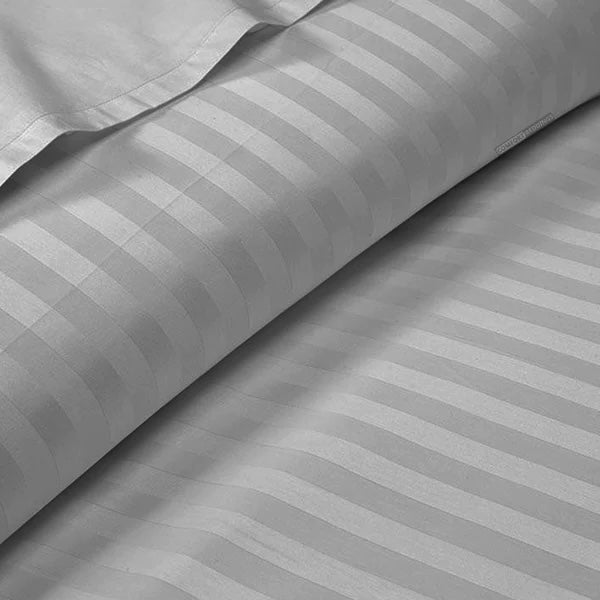Materijal saten / svijetlo siva 100%pamuk /uzorak prugica širina 240cm