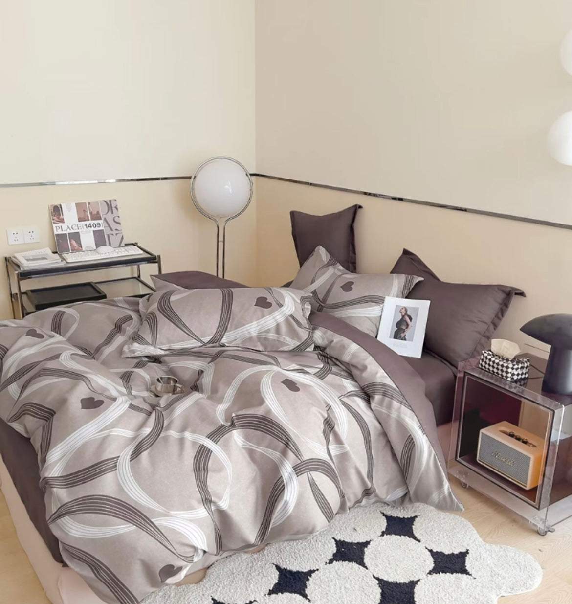 KOMPLET POSTELJINA MAXI- komplet sadrži 1kom  navlaka za poplun 200x220+2jastučnice 60x80+2jastučnice 50x50+ 1plahtu ravnu 220x240
