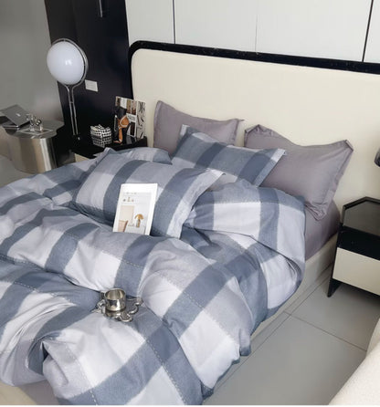 KOMPLET POSTELJINA MAXI- komplet sadrži 1kom  navlaka za poplun 200x220+2jastučnice 60x80+2jastučnice 50x50+ 1plahtu ravnu 220x240